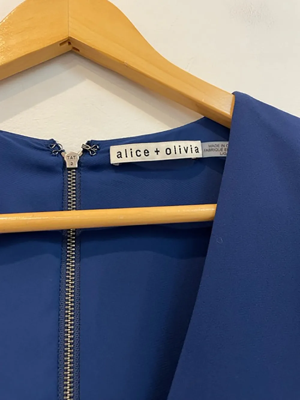 ALICE   OLIVIA