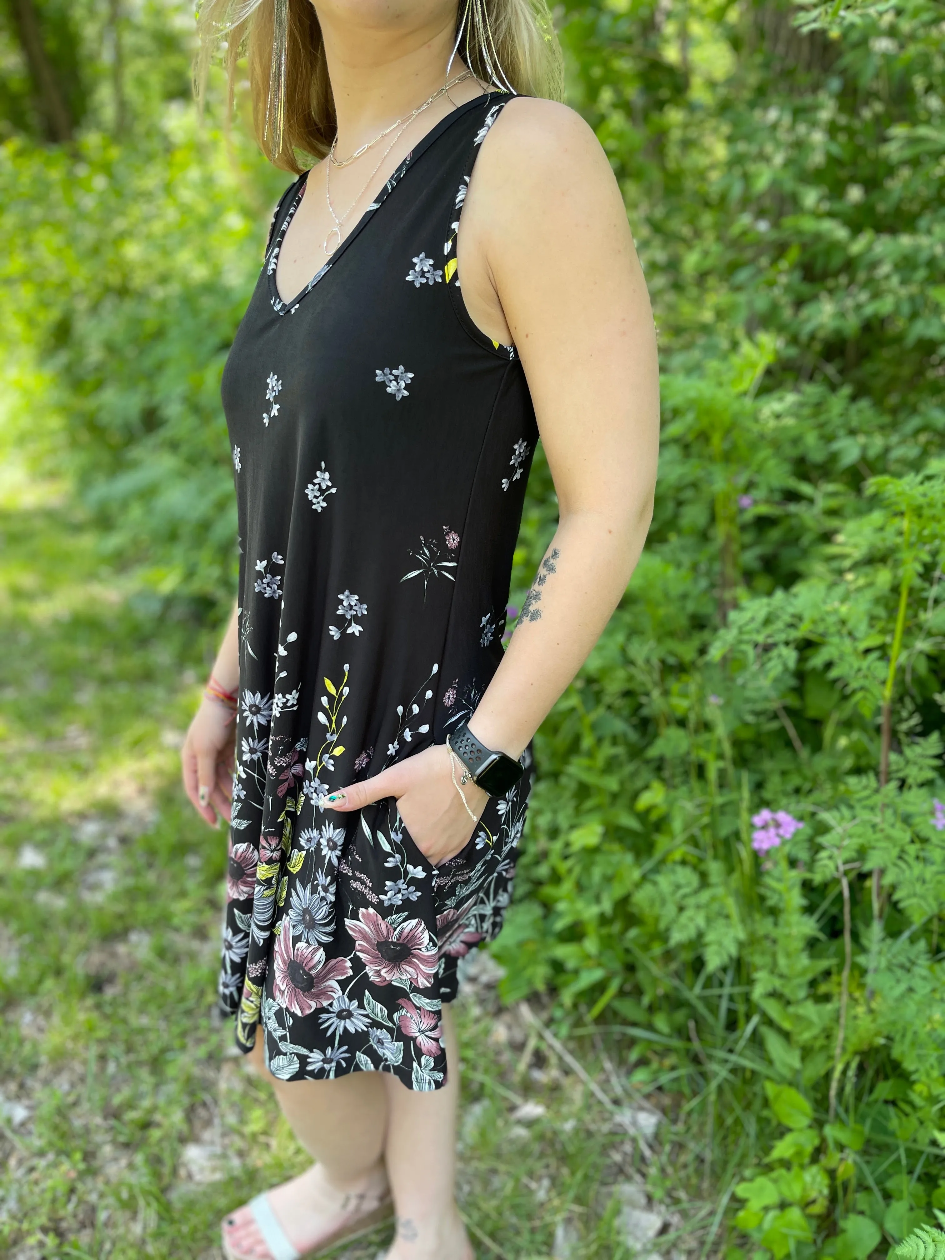 BLACK FLORAL SLEEVELESS DRESS