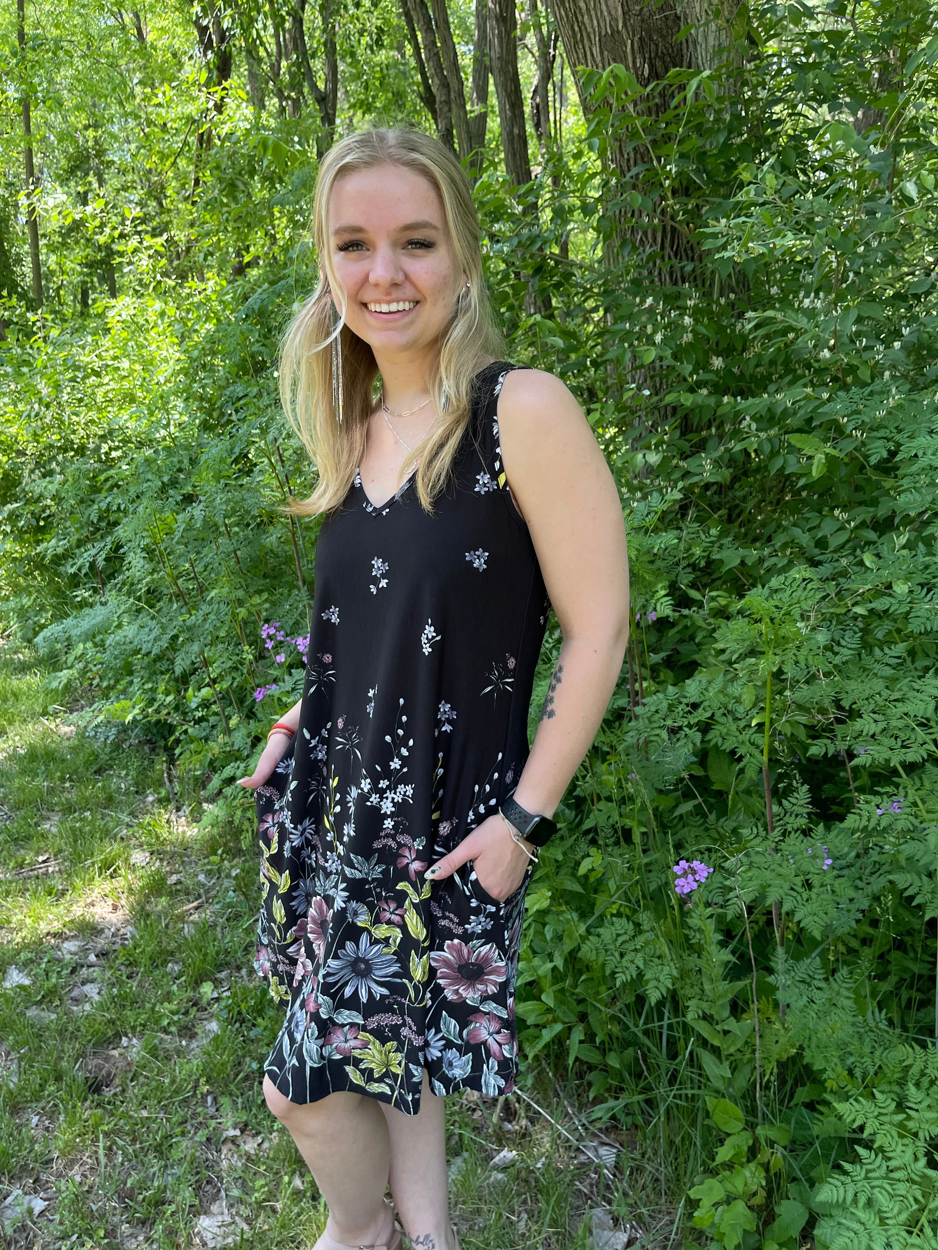 BLACK FLORAL SLEEVELESS DRESS