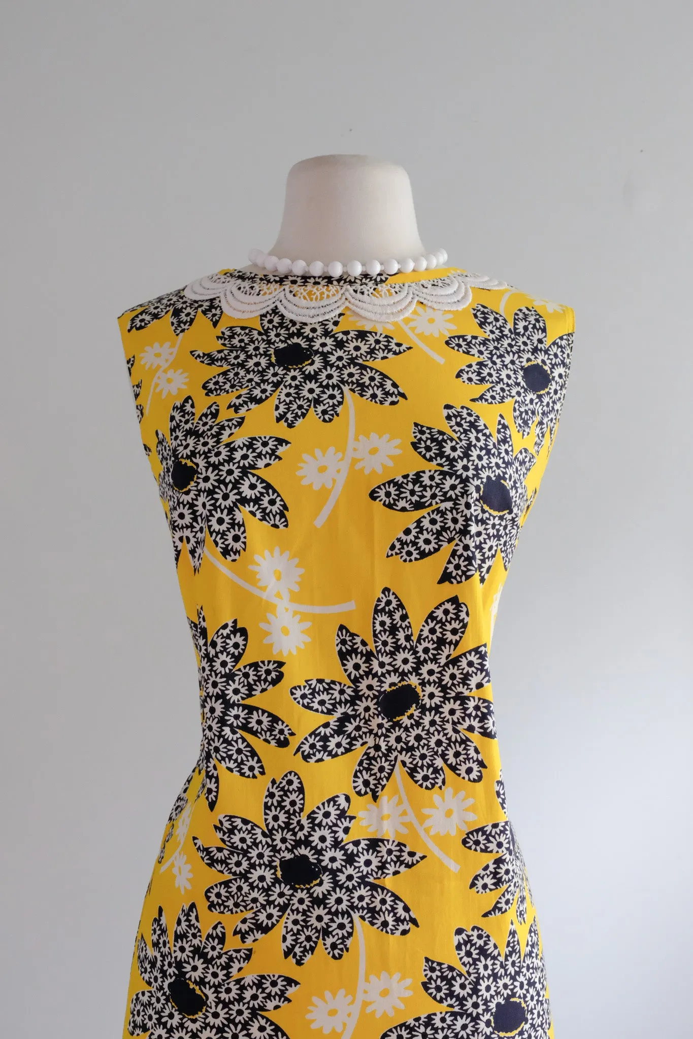 Coolest 1960's Daisy Mod Floral Dress / Sz M