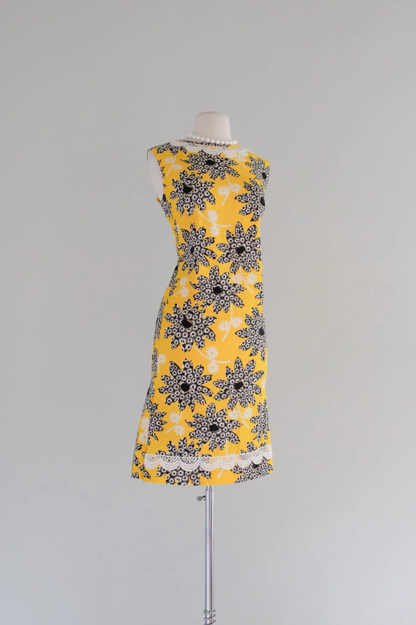 Coolest 1960's Daisy Mod Floral Dress / Sz M