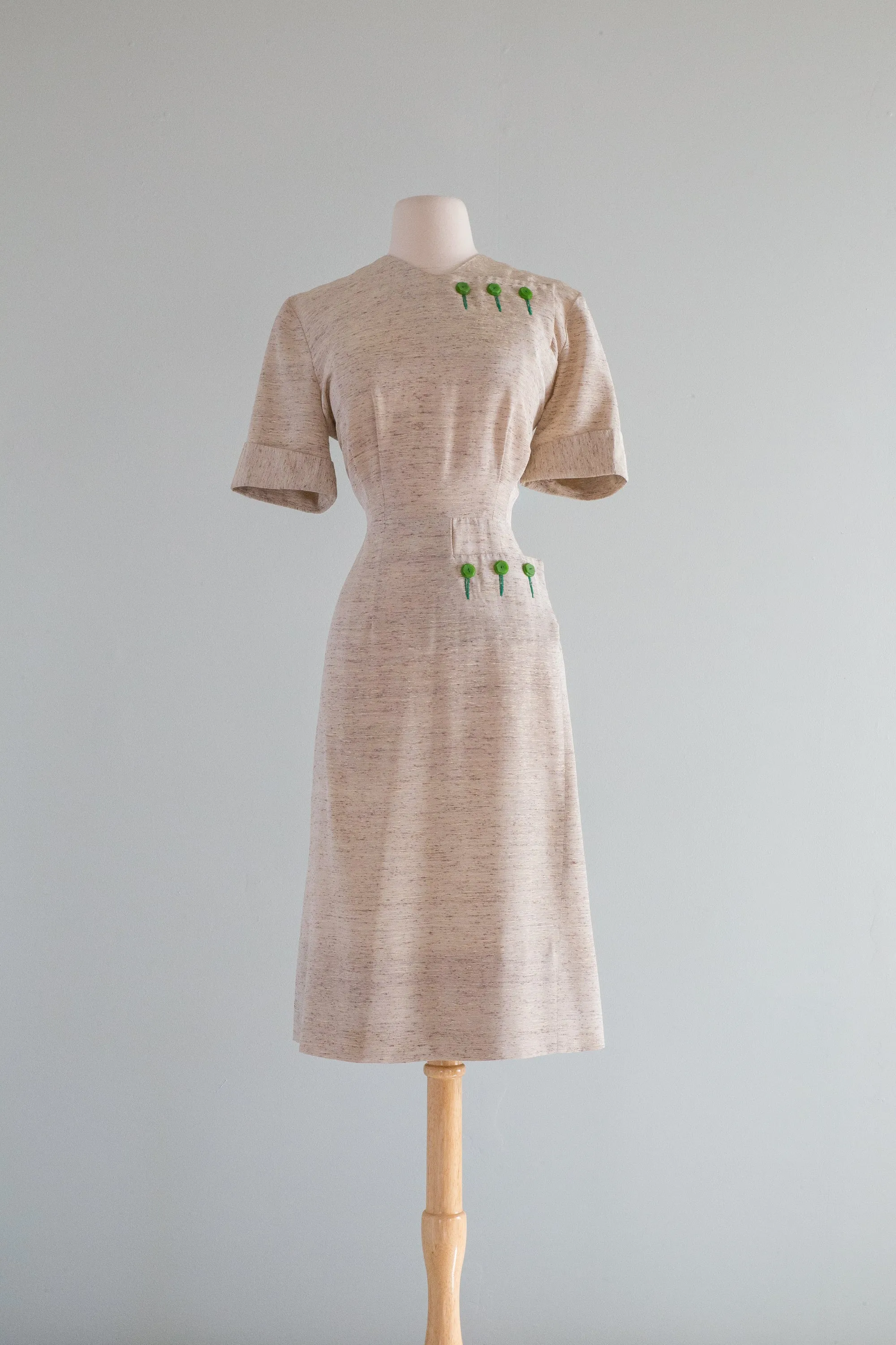 Darling 1940's Day Dress With Green Bakelite Buttons / SM