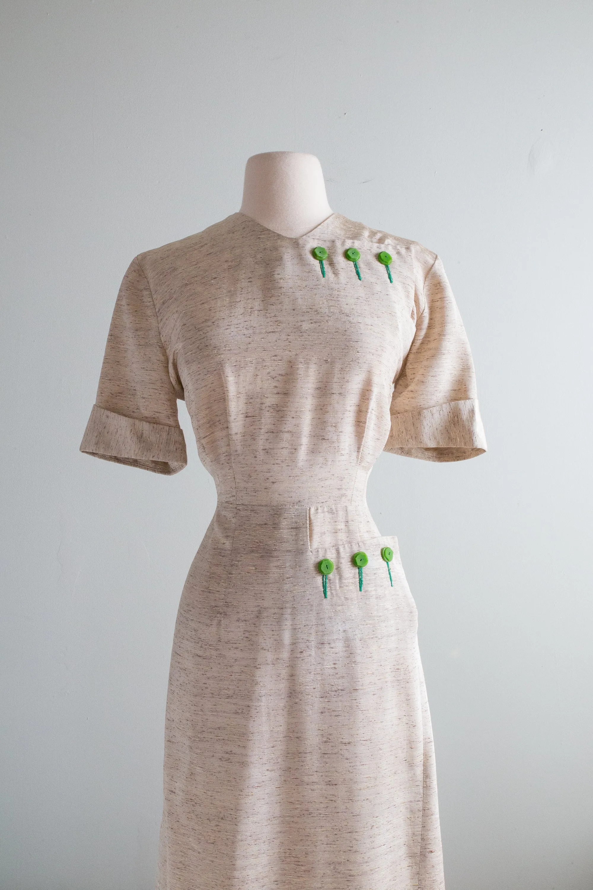 Darling 1940's Day Dress With Green Bakelite Buttons / SM