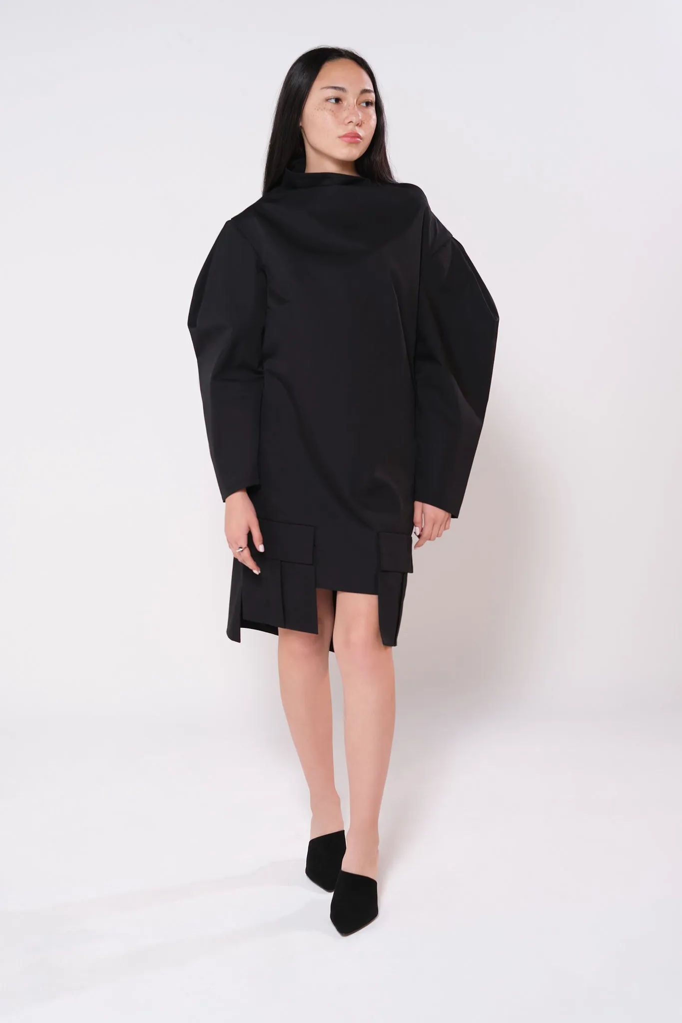 Puff sleeve short dress with hanging pockets in black